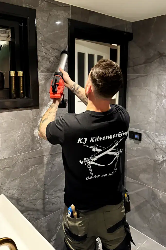 Kitbedrijf Tilburg hele badkamer laten kitten
