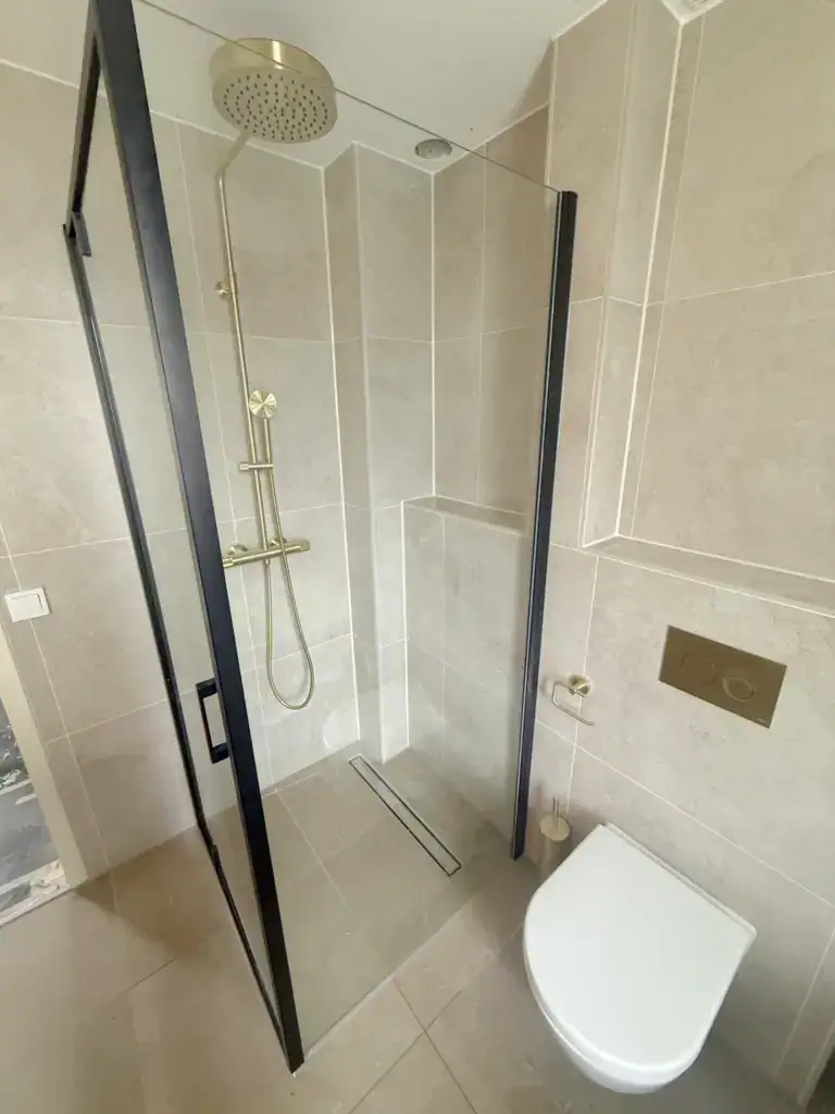 Kitbedrijf Tilburg badkamer laten kitten